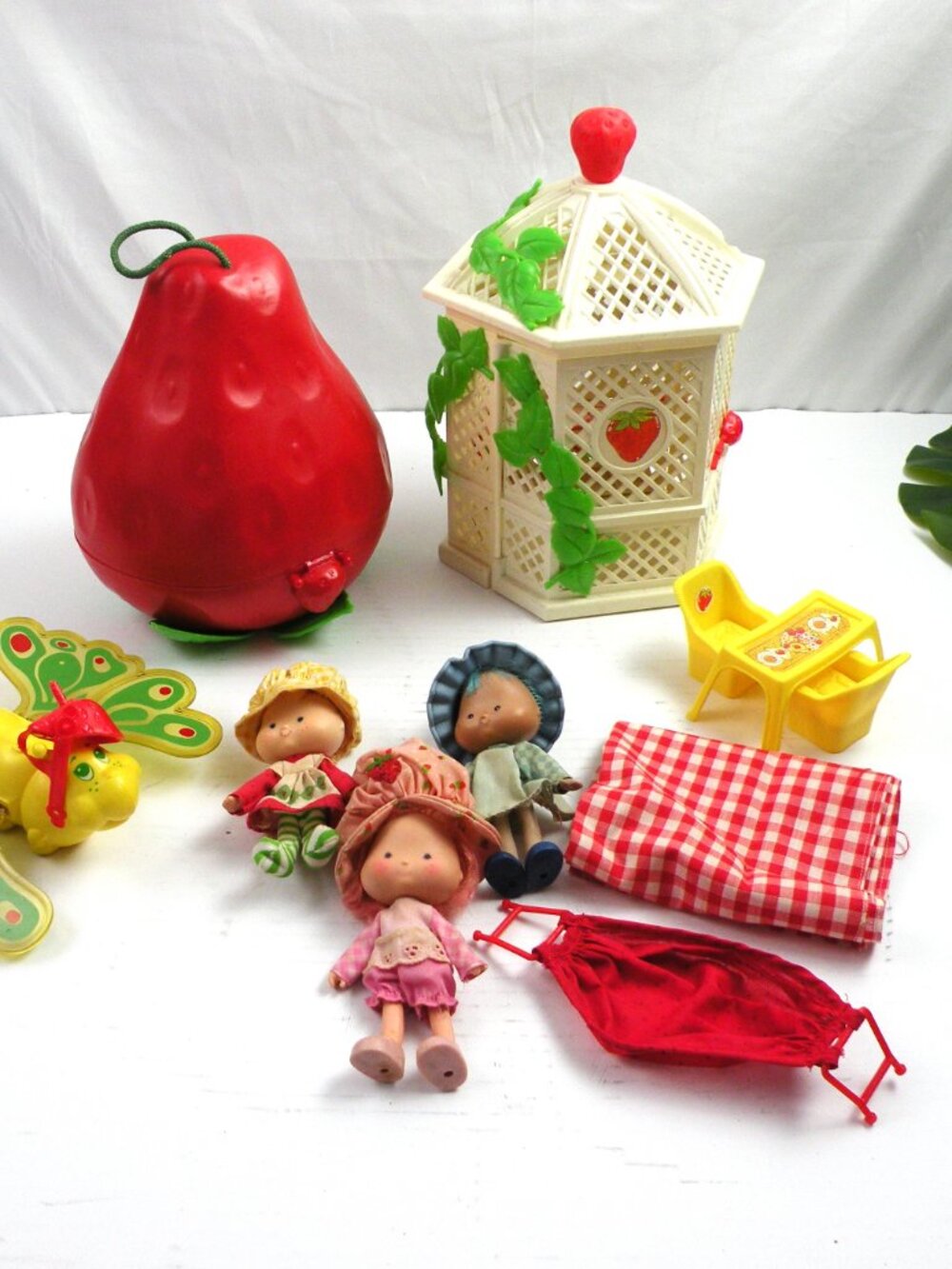 LOT Strawberry Shortcake Garden House Gazebo Playset 1981